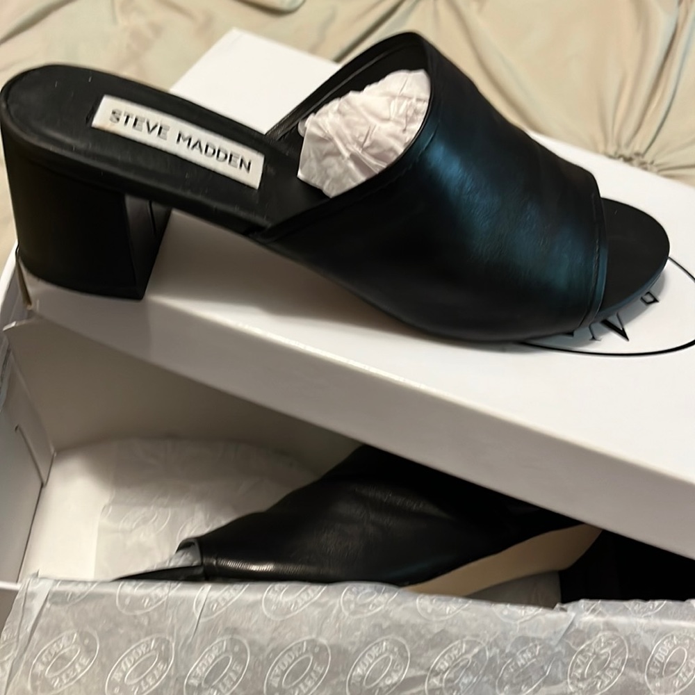 Leather sandals